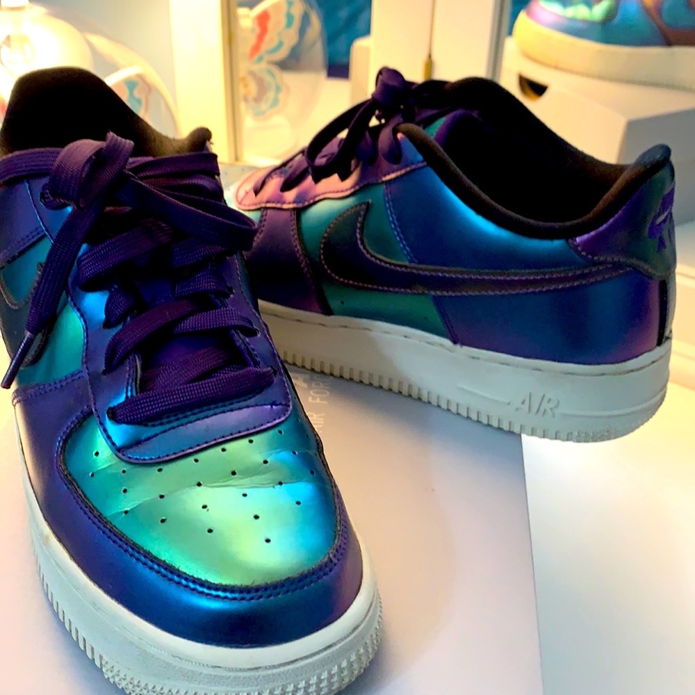 Girls Nike Air Force 1 LV8, size 6.5, Multi-color.